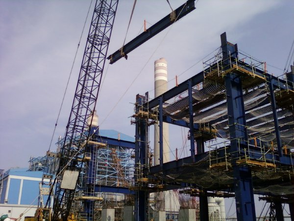 Detail sambungan balok baja pada elevasi tinggi dalam analisis konstruksi