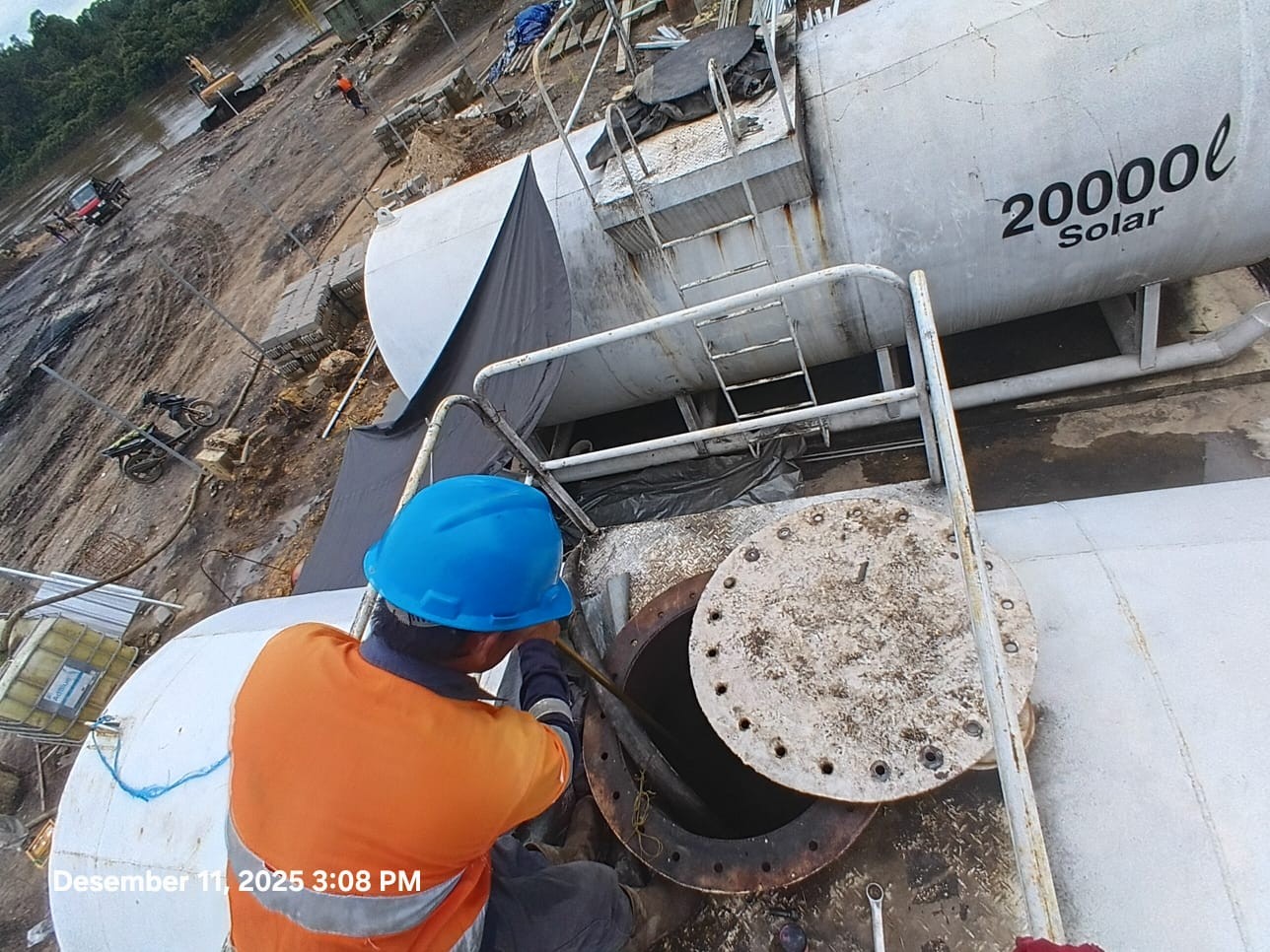 Dokumentasi survei lapangan menunjukkan beberapa unit tangki solar 20 kL di lokasi remote area yang memerlukan penanganan maintenance.