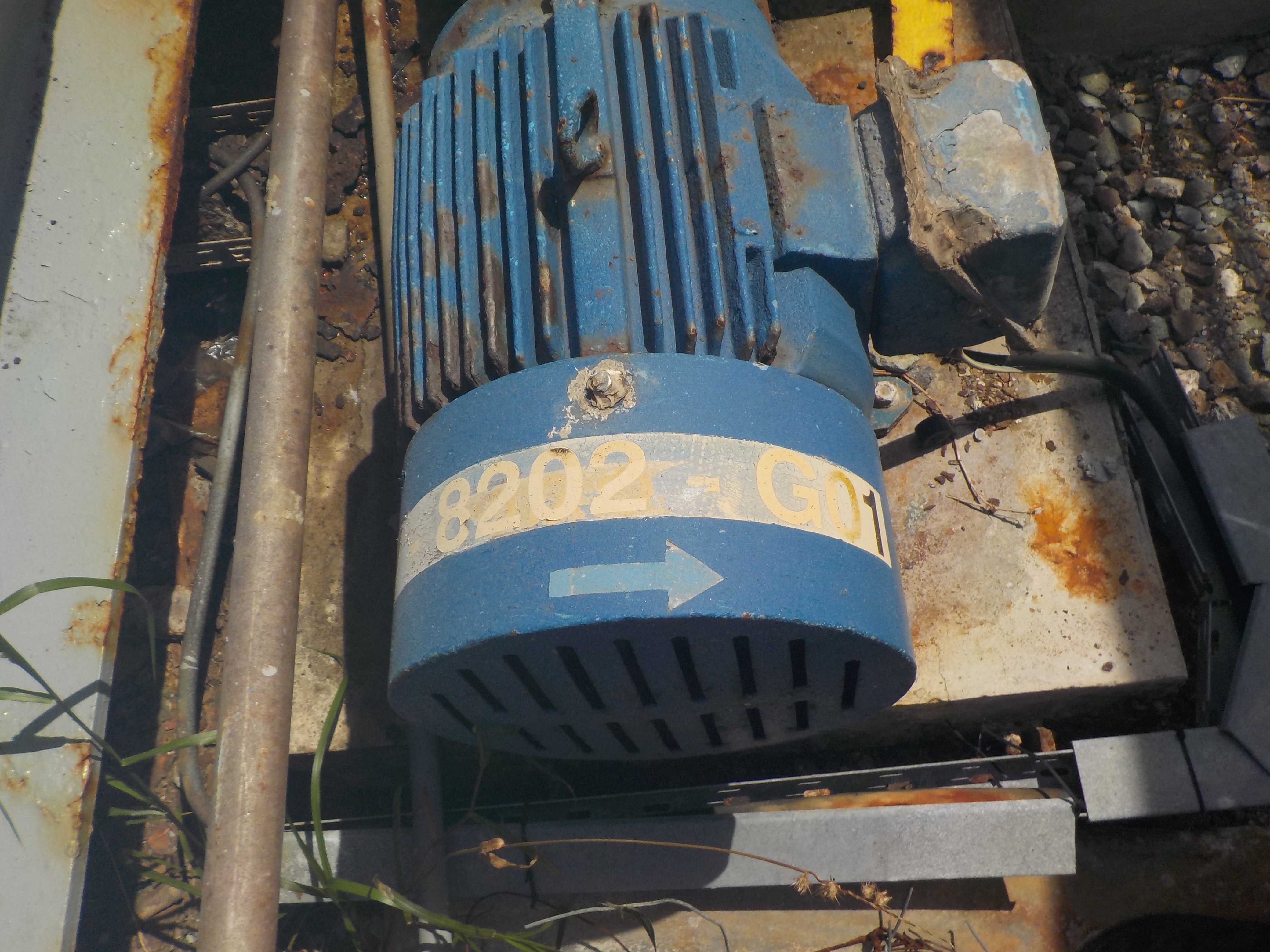 Detail tampilan housing motor listrik yang mengalami korosi