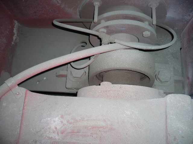 Sistem penggerak motor dan belt drive pada concrete mixer kapasitas besar