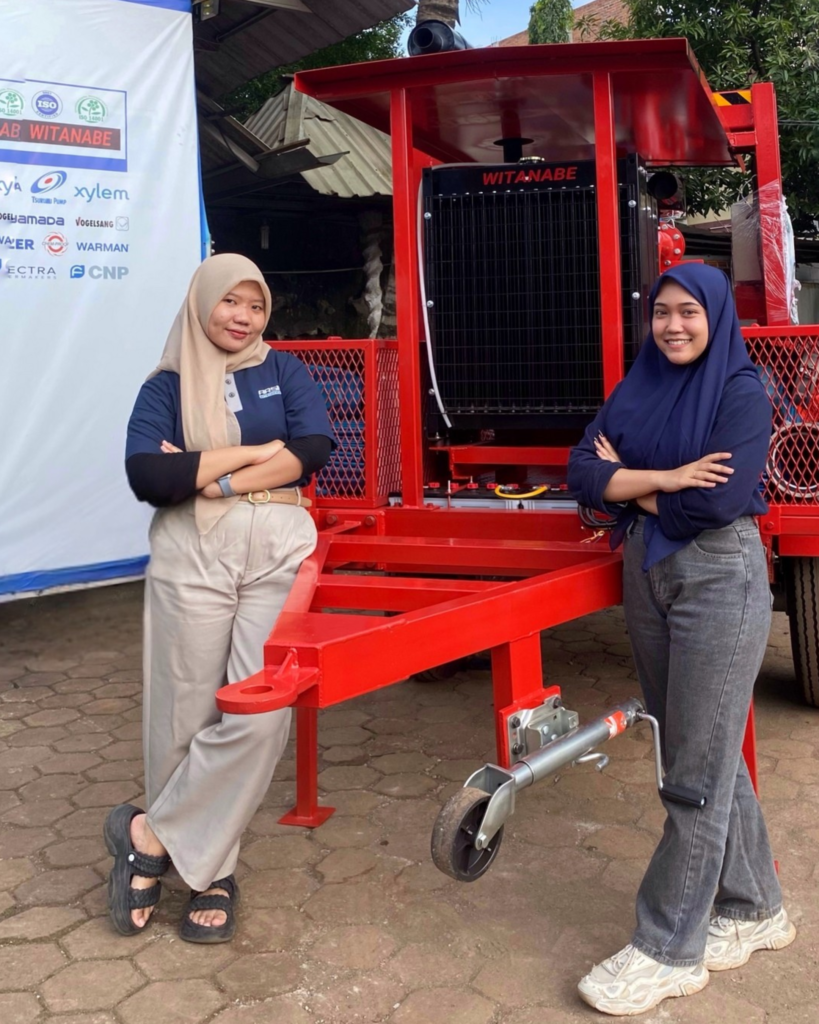 Struktur rangka trailer pompa yang kokoh dengan warna merah safety