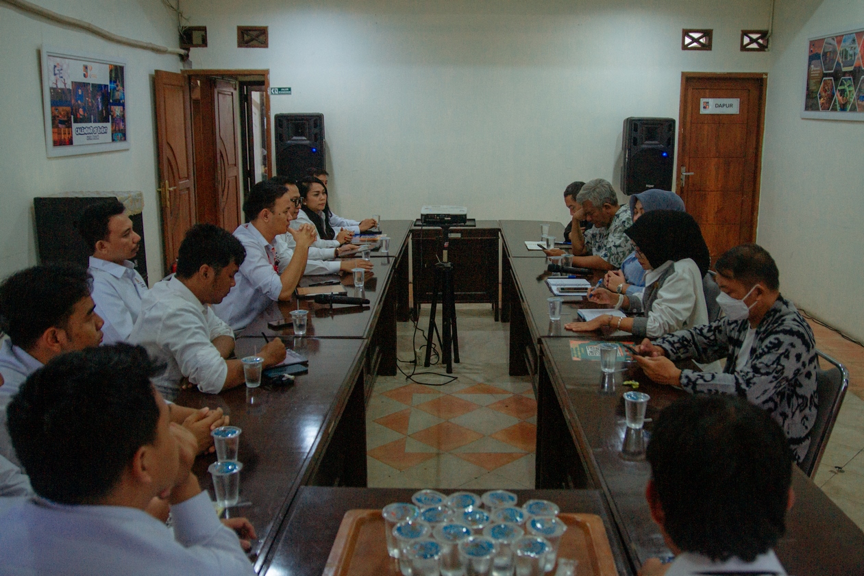 Suasana pertemuan strategis antara perwakilan Witanabe dan pengurus KADIN Kota Bogor