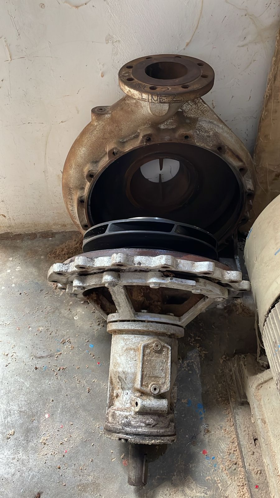 Tampilan internal volute casing dan impeller pompa LPG